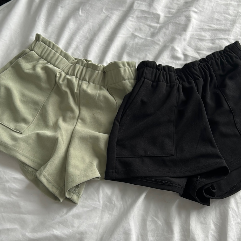 BLACK (XS) and GREEN (S)